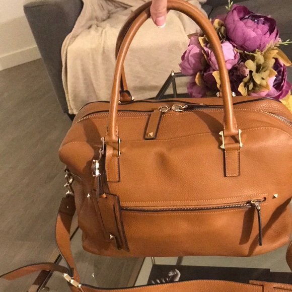 ✨✨✨Valentino Studded Bag✨✨✨ 100% Authentic - Picture 2 of 8